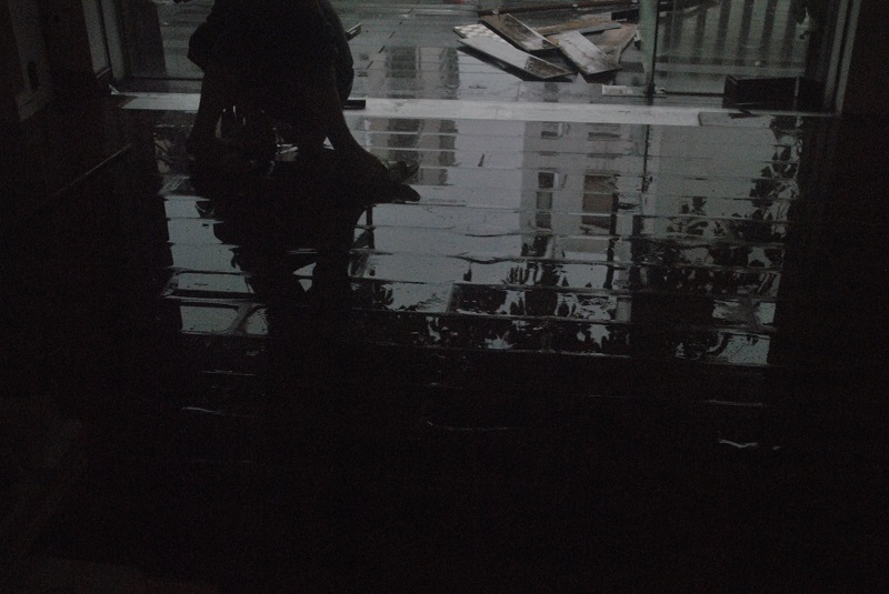 运动木地板泡水 运动木地板泡水